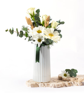 Sedefli Vazoda Beyaz Gerbera, Papatya ve Güller